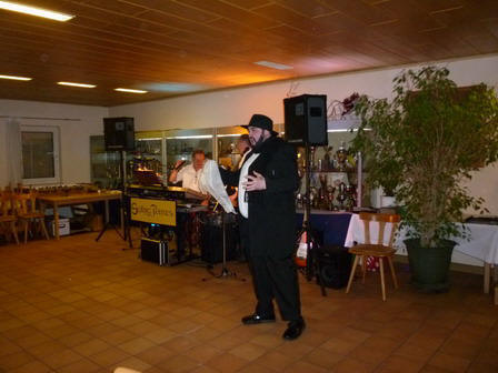 Jrg Adelhard von der Showbhne des SVL und neuer Gartenpchter 2011 parodiert "Luciano Pavarotti"